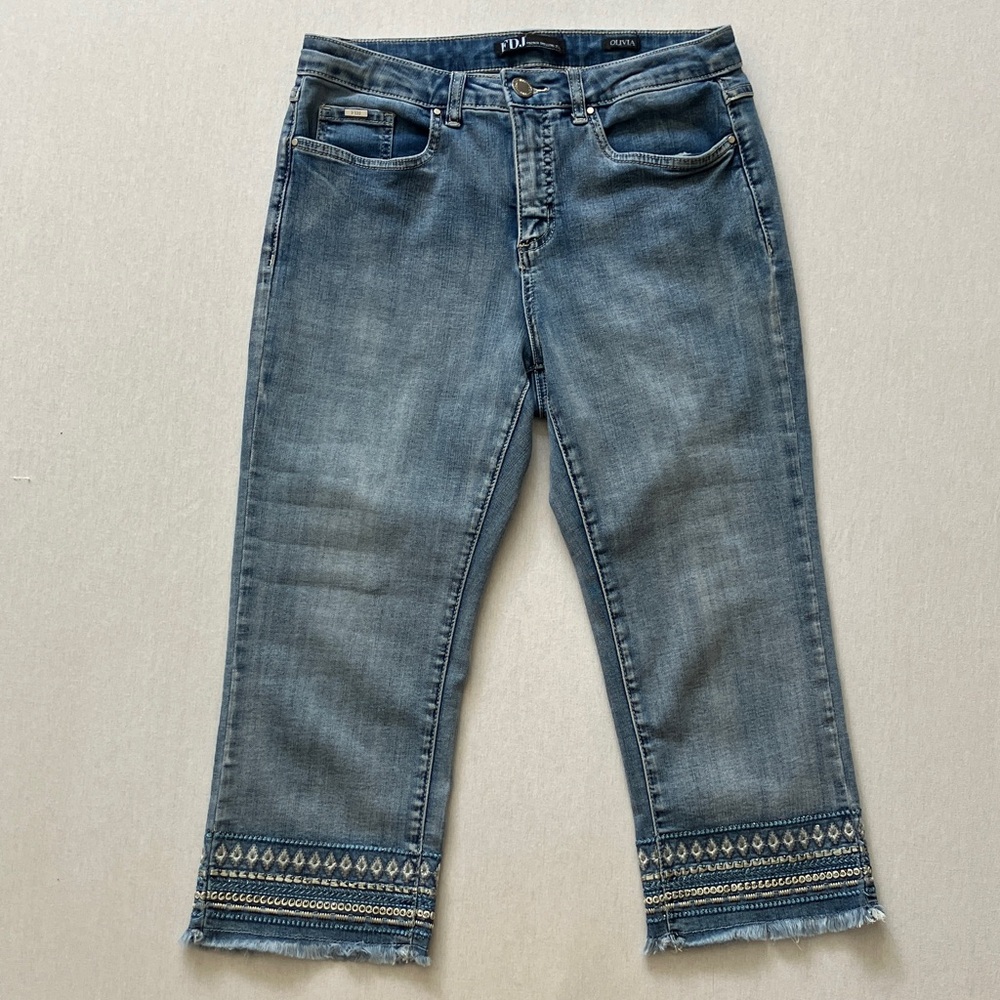 Embroidered Hem Cropped Jeans in Medium Blue - FDJ